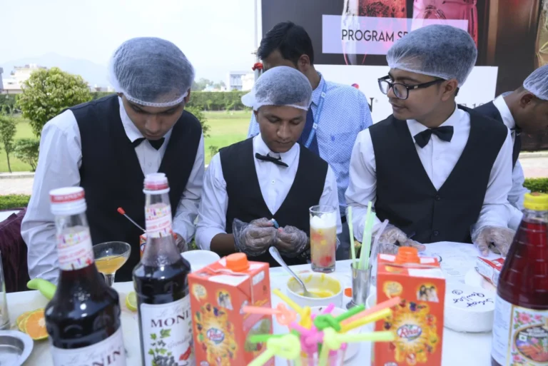 Limca Book of World Record "251-Mocktails" – IHMS Kotdwar, photo 9