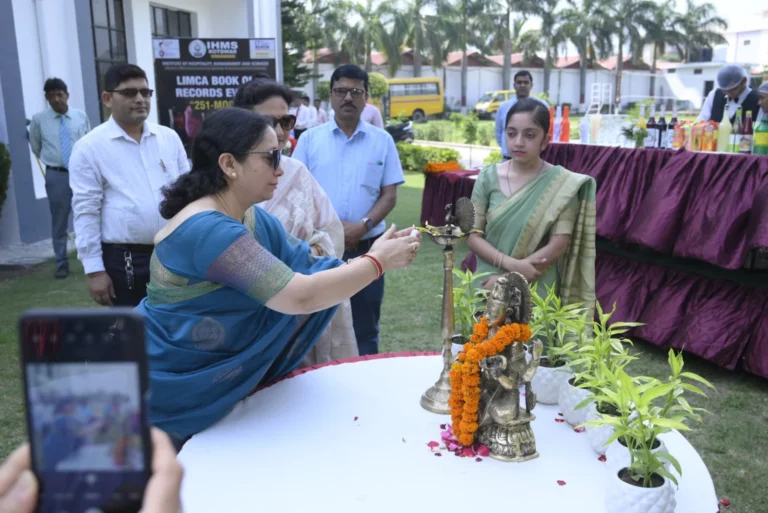 Limca Book of World Record "251-Mocktails" – IHMS Kotdwar, photo 3