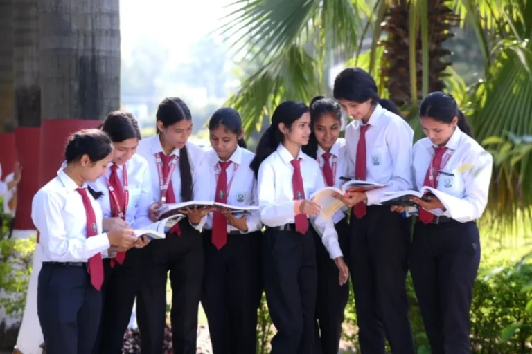 CS & IT students at IHMS – IHMS Kotdwar